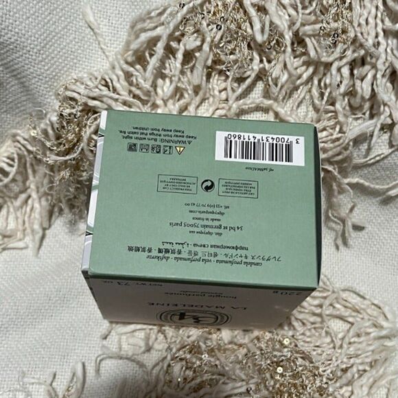DIPTYQUE La Madeleine Candle 220g - Picture 9 of 9